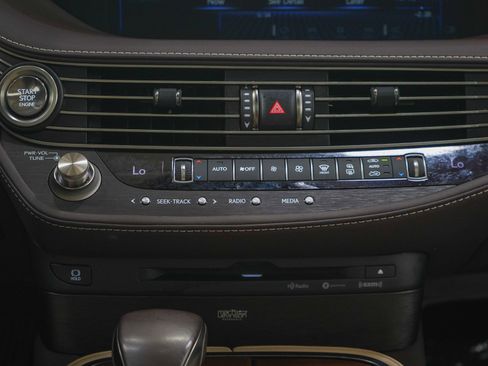 Used 2020 Lexus LS 500 AWD w/ Interior Upgrade Package image 17