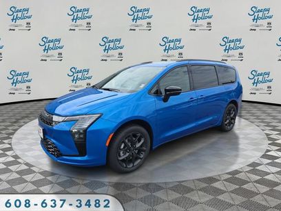 New 2027 Chrysler Pacifica Limited w/ Trailer Tow Group