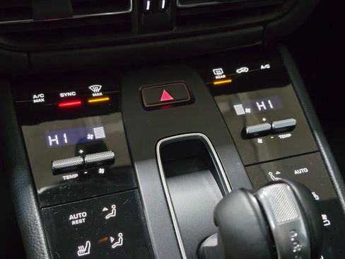 Used 2024 Porsche Macan image 15