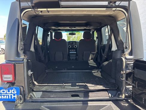 Used 2017 Jeep Wrangler Unlimited Rubicon w/ Cold Weather Group AWD/4WD image 24