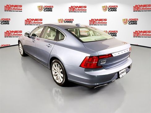 Used 2017 Volvo S90 T6 Momentum w/ Vision Package image 2