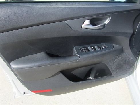 Used 2020 Kia Forte LXS image 10