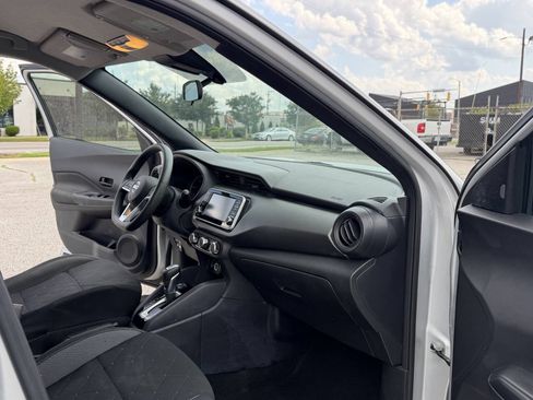 Used 2020 Nissan Kicks S FWD image 19