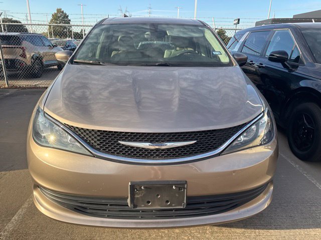 Used 2017 Chrysler Pacifica Touring w/ Tire & Wheel Group FWD image 2