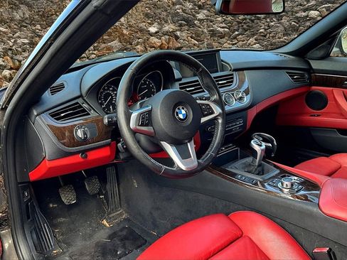 Used 2011 BMW Z4 sDrive30i w/ Premium Pkg image 10