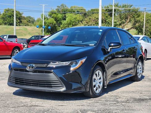 Used 2025 Toyota Corolla LE image 3
