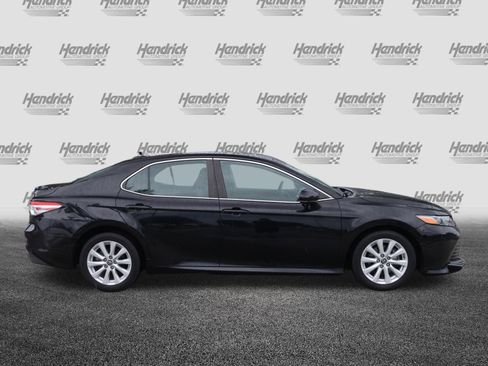 Used 2019 Toyota Camry LE FWD image 10