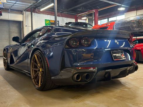 Used 2019 Ferrari 812 Superfast RWD image 9