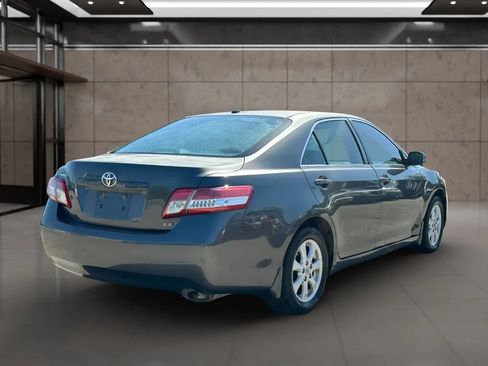 Used 2011 Toyota Camry LE w/ LE Extra-Value Pkg FWD image 3