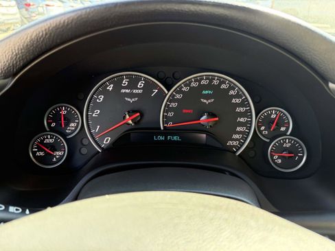 Used 2006 Chevrolet Corvette w/ Preferred Equipment Group image 6