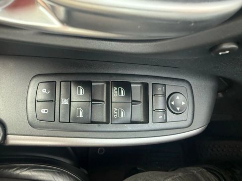 Used 2019 Jeep Cherokee Overland w/ Technology Group image 25