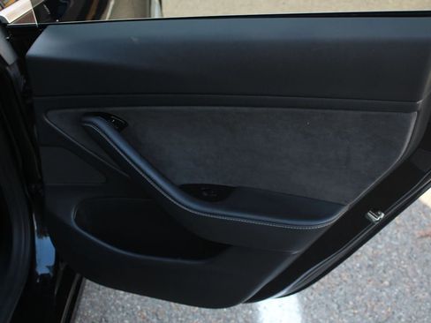 Used 2018 Tesla Model 3 Long Range image 31