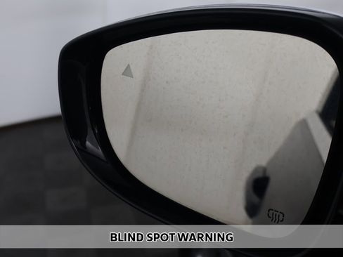 Used 2023 Chrysler Pacifica Limited FWD image 6
