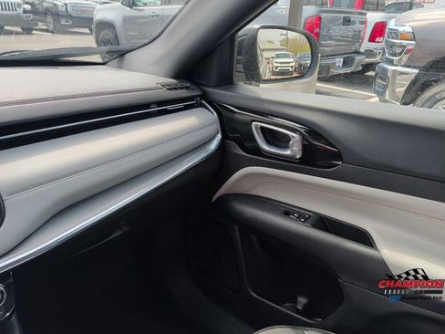 Used 2023 Jeep Compass Limited AWD/4WD image 18