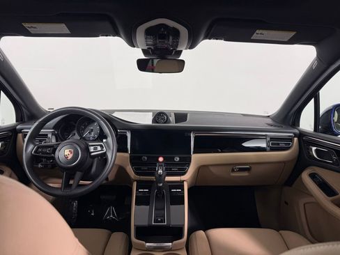 Certified 2025 Porsche Macan image 16