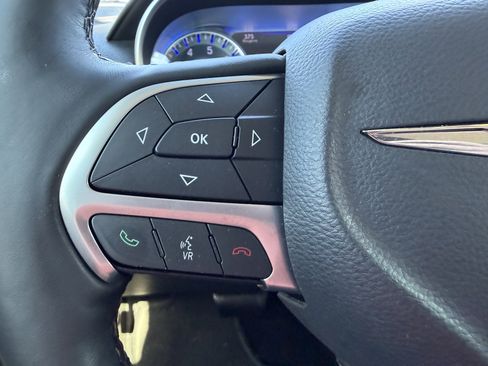 Used 2015 Chrysler 300 C image 27