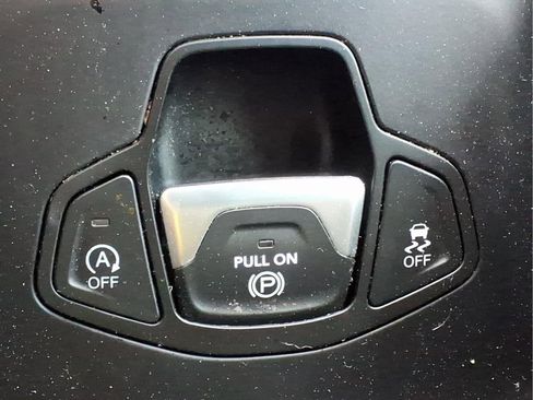 Used 2023 Jeep Renegade Trailhawk image 13