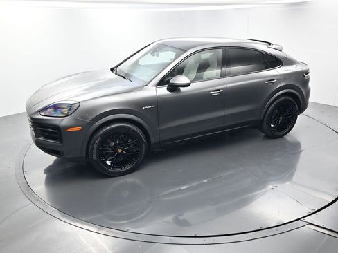 Certified 2024 Porsche Cayenne Coupe AWD/4WD image 33