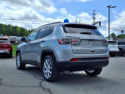 Used 2022 Jeep Compass Latitude image 3