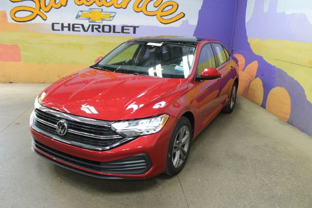 Used 2023 Volkswagen Jetta SE w/ Panoramic Sunroof Package FWD image 4