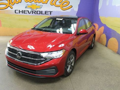 Used 2023 Volkswagen Jetta SE w/ Panoramic Sunroof Package FWD image 4