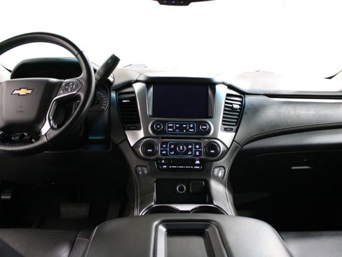 Used 2020 Chevrolet Suburban LT AWD/4WD image 2