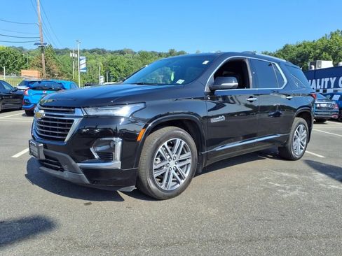 Used 2023 Chevrolet Traverse High Country w/ LPO, Floor Liner Package AWD/4WD image 5