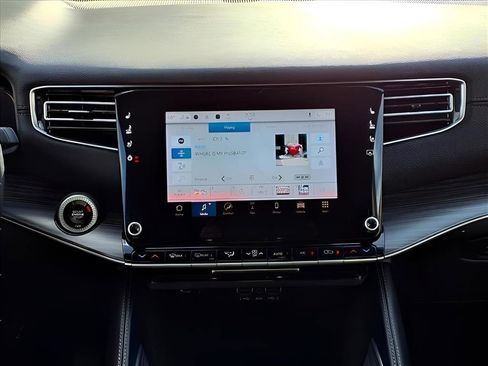 Used 2024 Jeep Wagoneer L Series II w/ Flexible Seating Group image 18