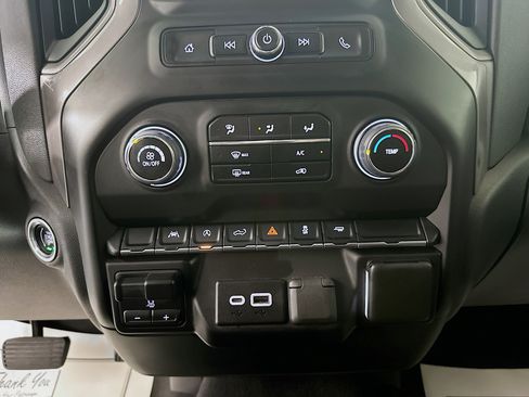 Used 2023 Chevrolet Silverado 1500 Custom image 22