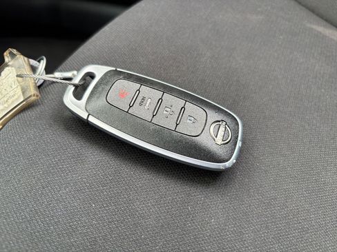 Used 2025 Nissan Sentra SV FWD image 18