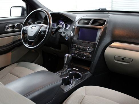 Used 2019 Ford Explorer XLT w/ Equipment Group 201A image 23