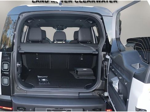 New 2026 Land Rover Defender 110 X-Dynamic SE image 25