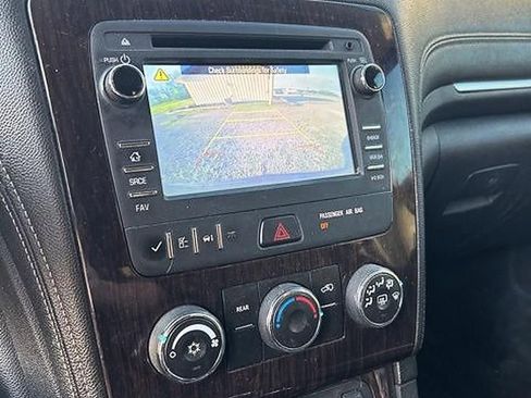 Used 2015 Chevrolet Traverse LT w/ Style and Technology Package FWD image 7