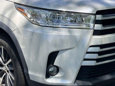 Used 2017 Toyota Highlander XLE AWD/4WD image 2