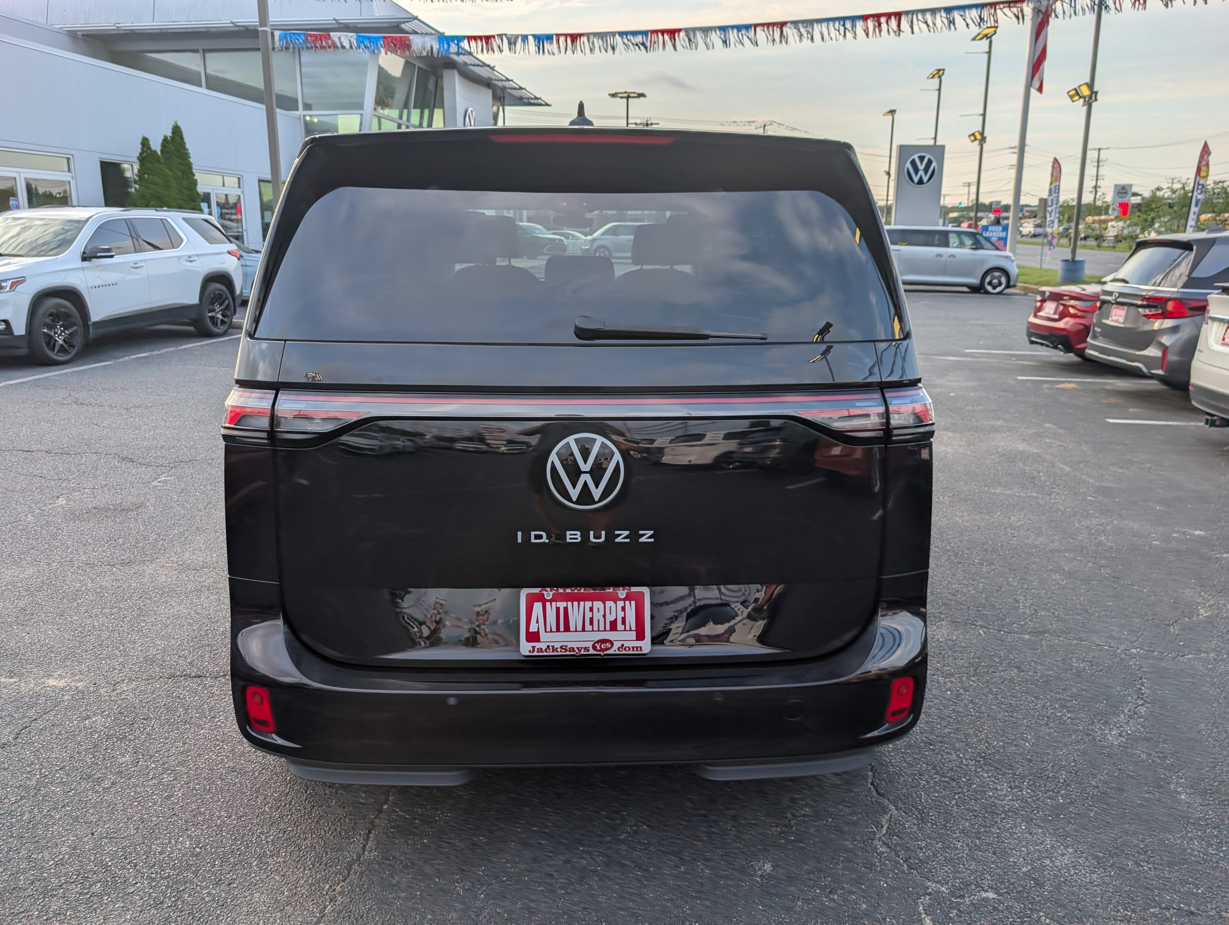 Used 2025 Volkswagen ID. Buzz 1st Edition RWD image 4