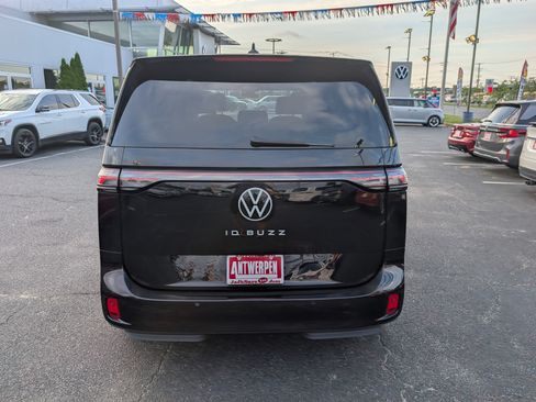 Used 2025 Volkswagen ID. Buzz Pro S Plus RWD image 4