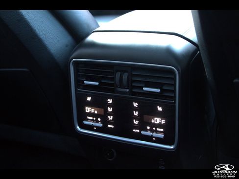 Used 2020 Porsche Cayenne E-Hybrid w/ Premium Plus Package image 40