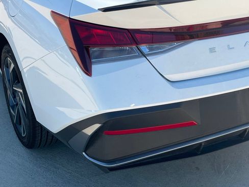 Certified 2025 Hyundai Elantra Sport FWD image 13