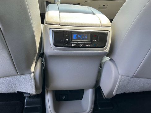 Used 2014 Toyota Highlander Limited FWD image 14