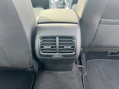 Used 2019 Volkswagen e-Golf SE image 41