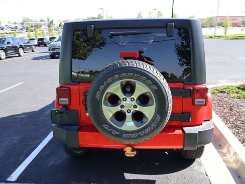 Used 2017 Jeep Wrangler Unlimited Sahara w/ Connectivity Group AWD/4WD image 12