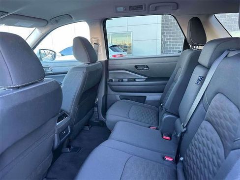 Certified 2024 Nissan Pathfinder SV image 10