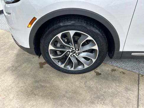 Certified 2023 Lincoln Nautilus Reserve w/ Luxury Package AWD/4WD image 31