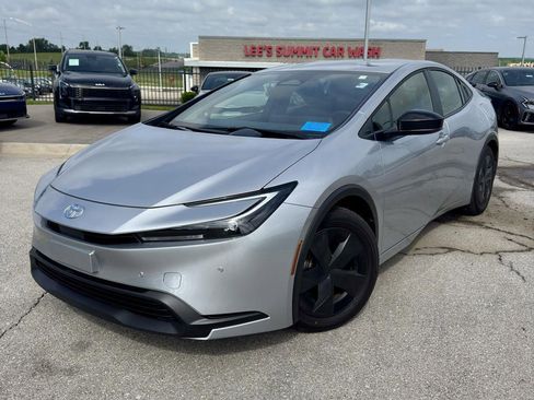 Used 2026 Toyota Prius LE FWD image 1