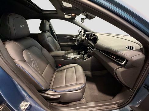 Used 2025 Buick Envista Sport Touring w/ Convenience I Package image 24