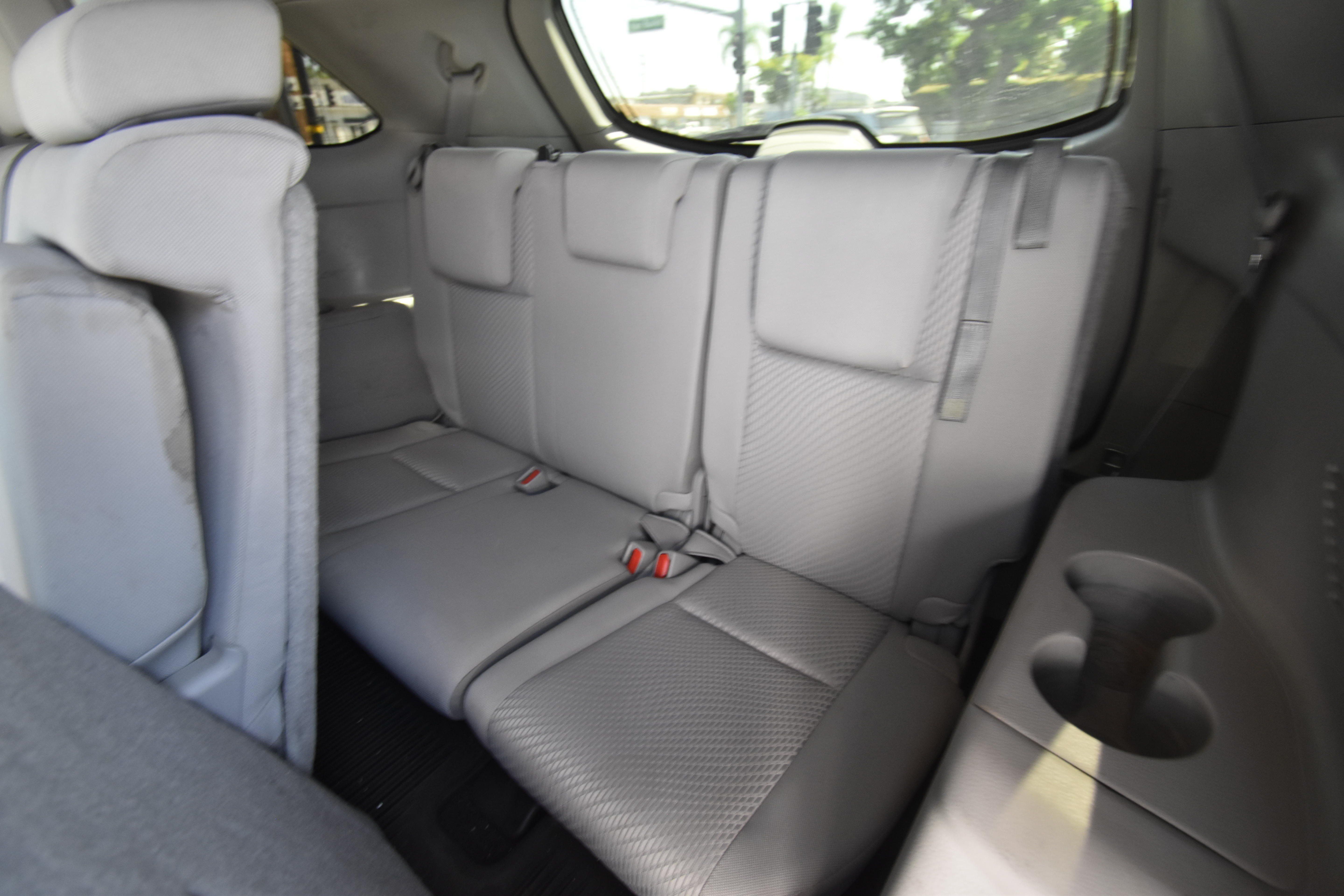 Used 2019 Toyota Highlander LE w/ Carpet Mat Package (TMS) FWD image 8