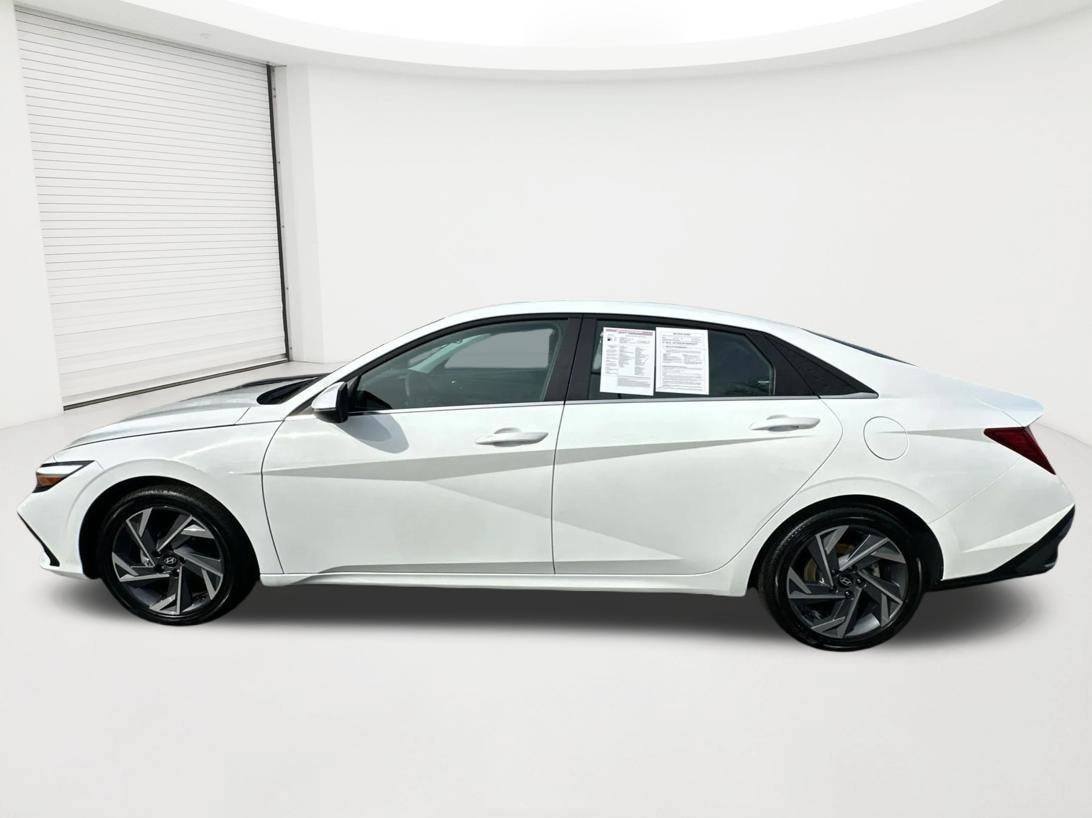 Certified 2025 Hyundai Elantra Limited w/ Cargo Package FWD image 8