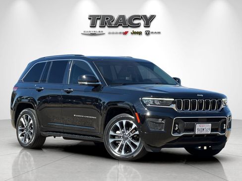 Used 2023 Jeep Grand Cherokee Overland w/ Adv Protech Group III AWD/4WD image 2