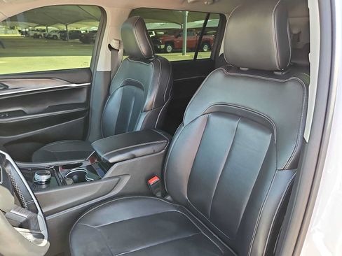 Used 2022 Jeep Grand Cherokee L Limited w/ Black Appearance Package RWD image 10