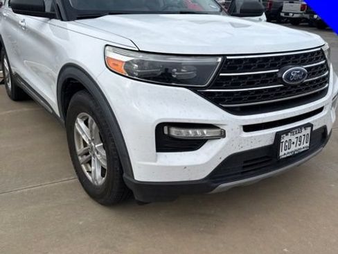 Used 2020 Ford Explorer XLT w/ Equipment Group 202A RWD image 2